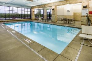 Бассейн в Holiday Inn South Jordan - SLC South by IHG или поблизости
