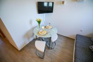 Televízia a/alebo spoločenská miestnosť v ubytovaní G&B apartment