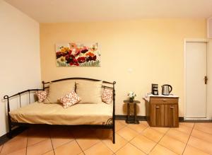 Posteľ alebo postele v izbe v ubytovaní Apt Lavender on Nincevica St-1 BR Apt 5 min to the Old Town of Split
