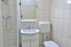 Bagno di Apt Lavender on Nincevica St-1 BR Apt 5 min to the Old Town of Split