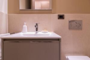 a bathroom with a sink and two rings on the wall at Luxury Maison - Appartamento di lusso a 50m dalla spiaggia in Grottammare