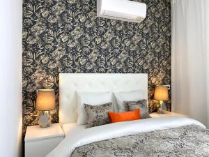 a bedroom with a black and white damask wallpaper at Plaza Madrid Central in Madrid