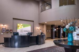 a lobby with a vase of flowers on a table at Holiday Inn Ontario Airport - California, an IHG Hotel in Ontario