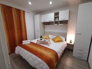 Posteľ alebo postele v izbe v ubytovaní Apartmani Pina 1