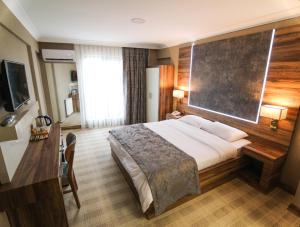 TV a/nebo společenská místnost v ubytování Marbes HOTEL