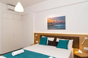 Letto o letti in una camera di Helios Bay Hotel and Suites