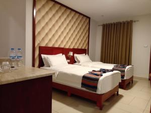 Säng eller sängar i ett rum på seven7days hotel