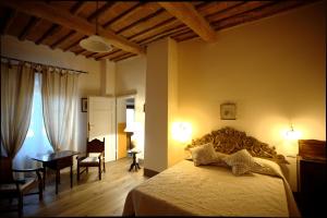 A bed or beds in a room at I Tre Poderi 1872