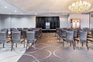 Gallery image of Riverview Inn & Suites, Ascend Hotel Collection in Rockford