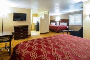 Gallery image of Econo Lodge Inn & Suites Fallbrook Downtown in Fallbrook