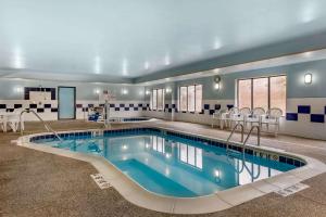 Bazén v ubytovaní Comfort Suites South Elkhart alebo v jeho blízkosti