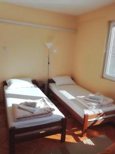 Postel nebo postele na pokoji v ubytování Dora Apartment