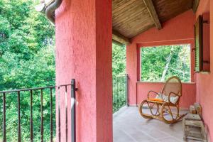 A balcony or terrace at Il Casale degli Allori a 20 minuti dalla Riviera del Conero