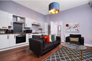 Dapur atau dapur kecil di Lovely Boutique Apartment in Newcastle - Ground Floor