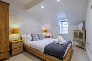 a bedroom with a bed and a tv at Cunsey, Penthouse Apartment Windermere in Windermere