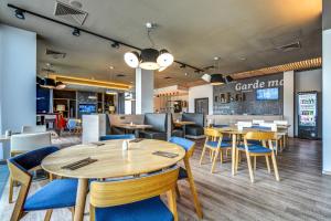 布拉格機場假日酒店餐廳或用餐的地方