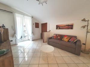 A seating area at FraBa Apartment