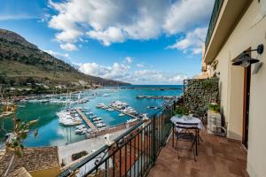 Foto dalla galleria di Veranda sul Porticciolo a Castellammare del Golfo