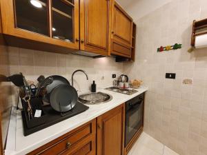 A kitchen or kitchenette at FraBa Apartment
