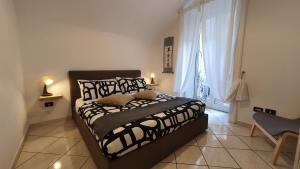 A bed or beds in a room at FraBa Apartment