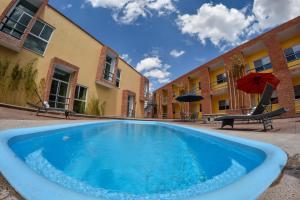 Bazén v ubytování Hotel Camino de Piedra nebo v jeho okolí