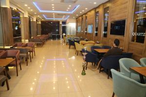 
A restaurant or other place to eat at Erbil Quartz Hotel

