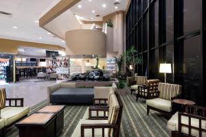 Holiday Inn Los Angeles Gateway-Torrance, an IHG Hotel tesisinde bir restoran veya yemek mekanı