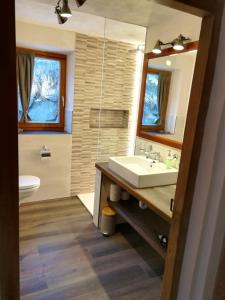 Ένα μπάνιο στο Ferienhaus/Chalet in der Blaiche +83 φωτογραφίες