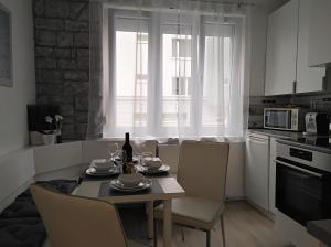 Virtuvė arba virtuvėlė apgyvendinimo įstaigoje ANASTASIA-Apartment & Garage