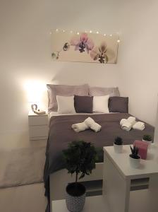 Posteľ alebo postele v izbe v ubytovaní ANASTASIA-Apartment & Garage