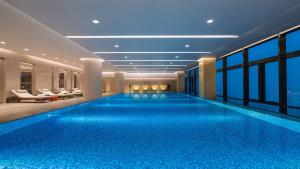 a large swimming pool in a hotel room at Holiday Inn Suzhou Taihu Lake, an IHG Hotel in Suzhou
