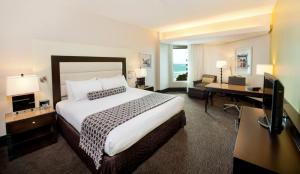 Postel nebo postele na pokoji v ubytování Crowne Plaza Santo Domingo by IHG