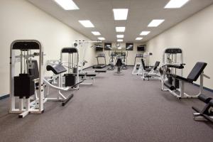 Het fitnesscentrum en/of fitnessfaciliteiten van Ramada Plaza by Wyndham Sheridan Hotel & Convention Center