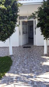 Exteriér nebo vchod ubytování Villa CLIMATISEE avec piscine privée, ras el ma