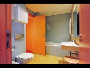 A bathroom at Confortable & contemporary - Expo