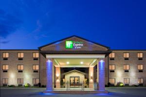 una representación de la fachada de un hotel en Holiday Inn Express Hotel & Suites Elkins by IHG, en Elkins