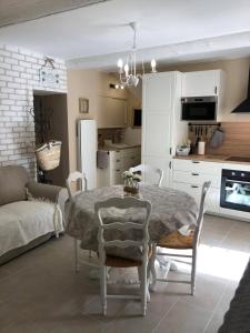 Gallery image of Provence Luberon Bonnieux location gite chez Marcelle in Bonnieux +6 photos