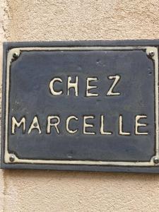 a metal sign on the side of a building at Provence Luberon Bonnieux location gite chez Marcelle in Bonnieux