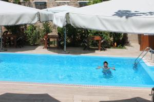 Bazén v ubytování Hadrian Gate Hotel nebo v jeho okolí