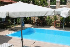 Bazén v ubytování Hadrian Gate Hotel nebo v jeho okolí