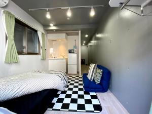 a bedroom with a bed and a checkered floor at Belle harmonie togoshi101 in Tokyo