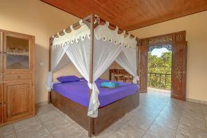 Una cama o camas en una habitación de Pondok Indah Bungalow Bingin