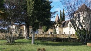 Au Clos de Mathilde外面的花园