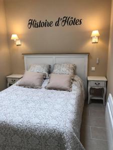 En eller flere senger på et rom på Provence Luberon Bonnieux Location Gite Chez Basile