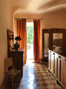 a hallway with a table and a chair and a mirror at Castello del Poderetto in Licciana Nardi