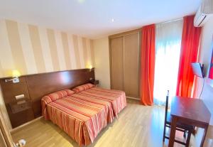 Posteľ alebo postele v izbe v ubytovaní Hotel Fernando IV