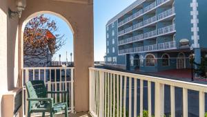 Ein Balkon oder eine Terrasse in der Unterkunft Comfort Inn Ocean City Boardwalk