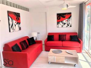 Część wypoczynkowa w obiekcie My Sweet Red Apartment