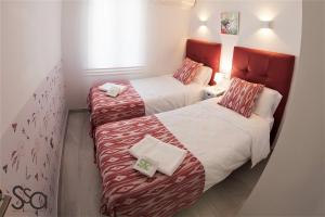 Łóżko lub łóżka w pokoju w obiekcie My Sweet Red Apartment