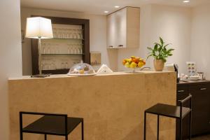 Фотография из галереи Hotel Dimorae Rooms and Suites - Apartments в Чивитанова-Марке